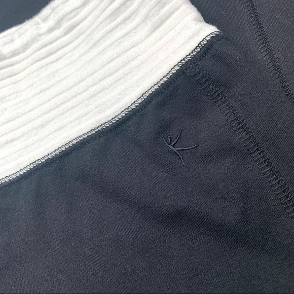 SMALL DANSKIN BLACK AND WHITE CAPRIS - Picture 4 of 5